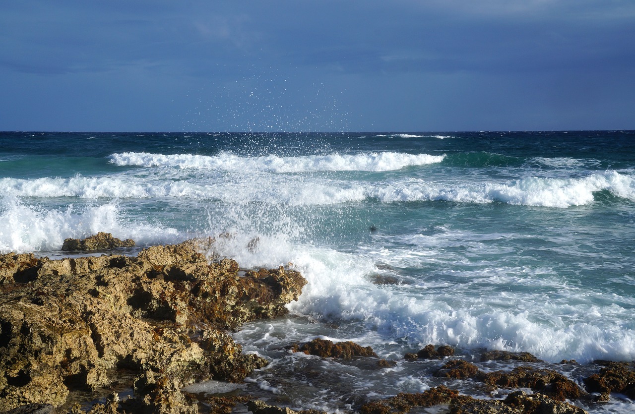 cozumel-ocean-rocks