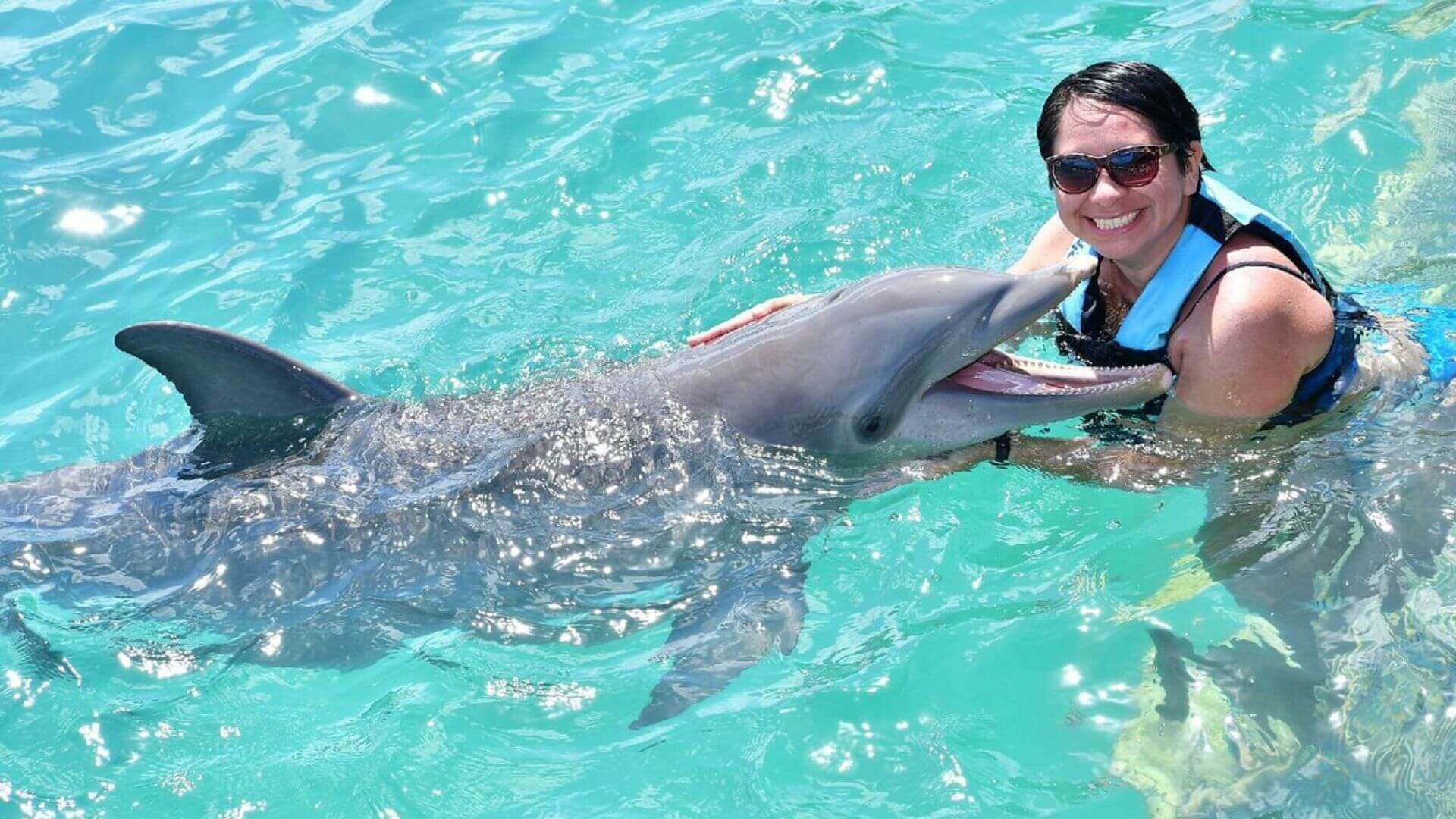 tours in isla mujeres to swimming with dolphins