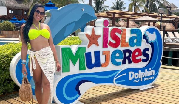 woman-in-a-day-pass-isla-mujeres