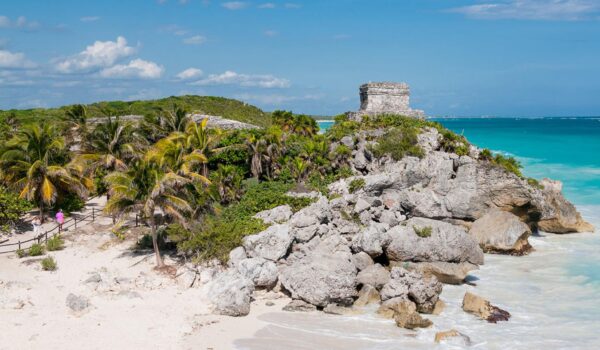 archaeological zones in tulum near the beach